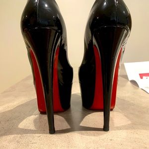 Size 39 Louboutins